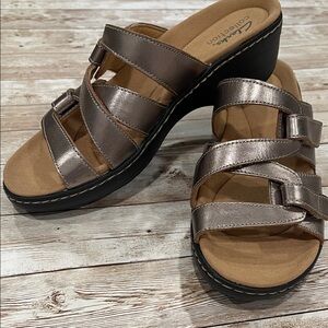 Clarks Women's 8.5W‎ Metallic Sandals NWT